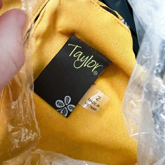 NWT- TAYLOR Floral Tiered Maxi Dress - Picture 9 of 12